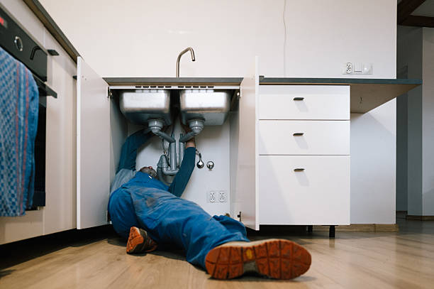 Professional Leak Detection technician working in Walnut, IL